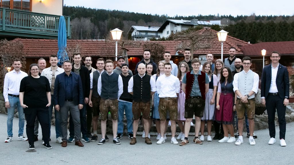 Die Jungfacharbeiter bei der Freisprechungsfeier.