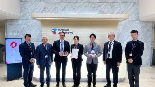Representatives of Rohde & Schwarz, Kansai Airports and TEISEN at the opening ceremony. Representatives of Rohde & Schwarz, Kansai Airports and TEISEN at the opening ceremony.